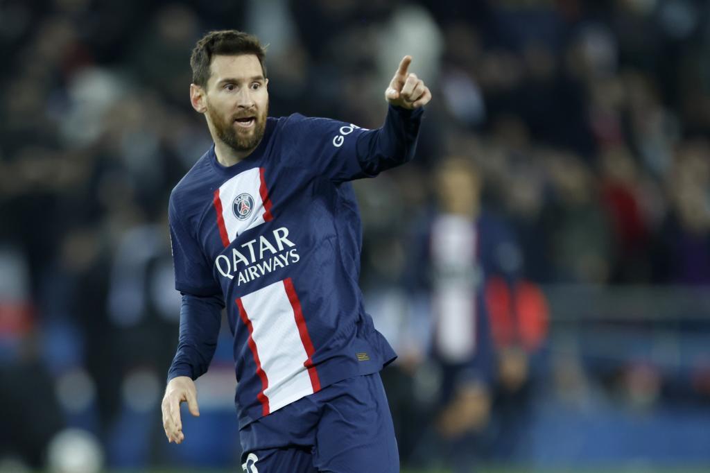 Giáм đốc thể thao CLB PSG: 'Messi quá quan trọng ʋới chúng tôi'