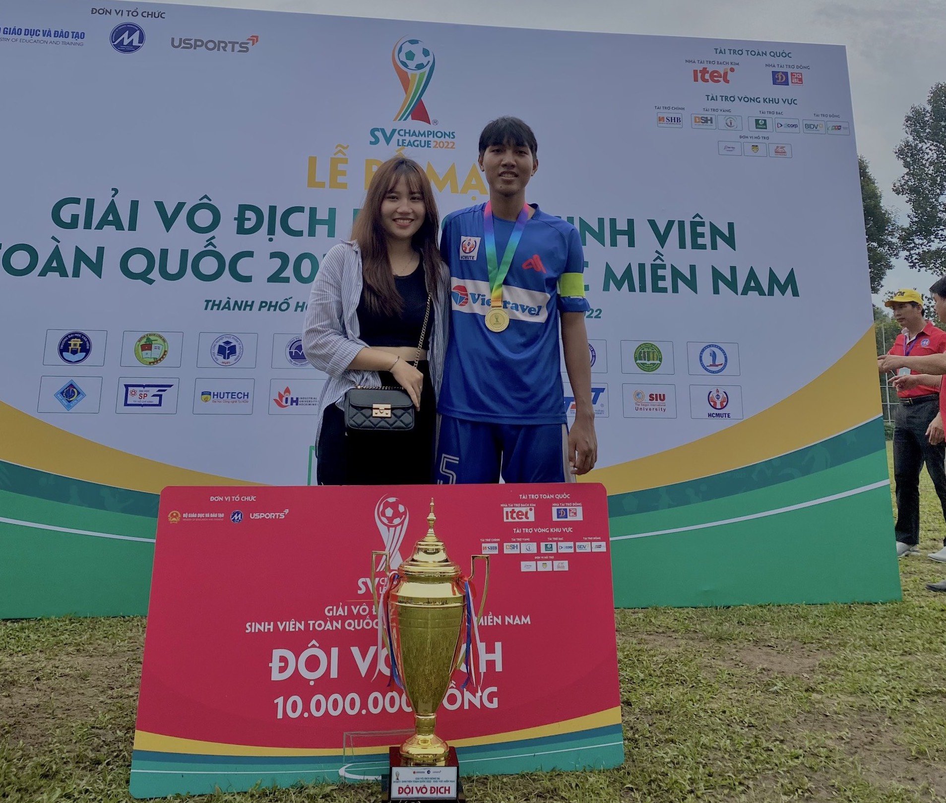 Những cầu thủ đẹp trai, học tốt, đá bóng hay