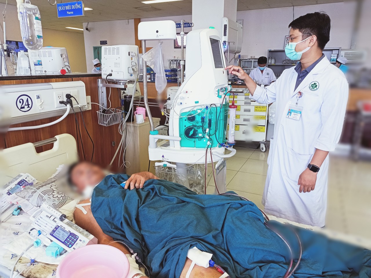 Vụ 88 người ngộ độc do ăn chè miễn phí: 1 người tử vong - Ảnh 1.