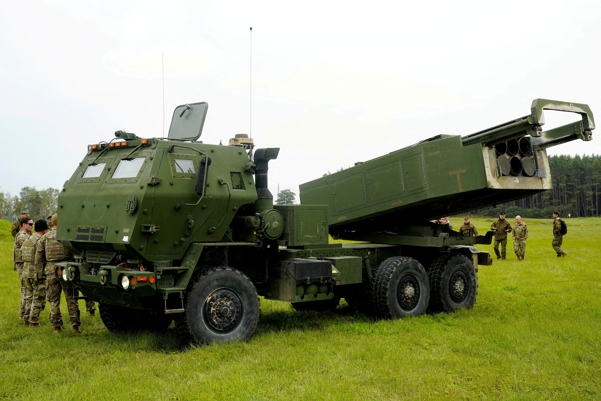Mỹ đồng ý bán HIMARS và tên lửa tầm xa cho Ba Lan - Ảnh 1.