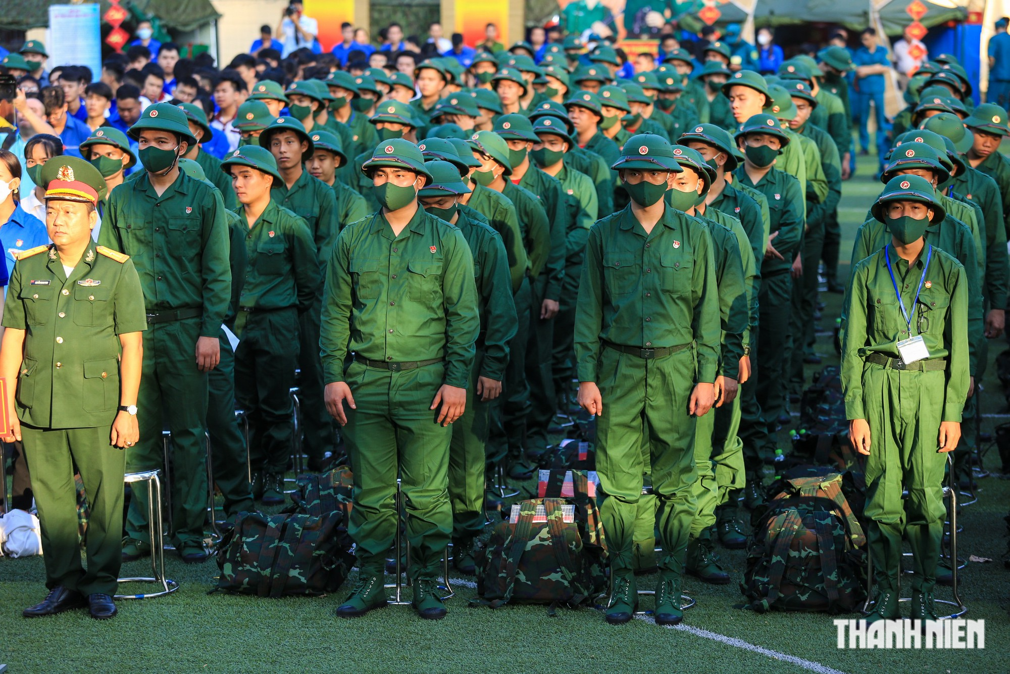 Hàng ngàn thanh niên TP.HCM lên đường nhập ngũ - Ảnh 3.