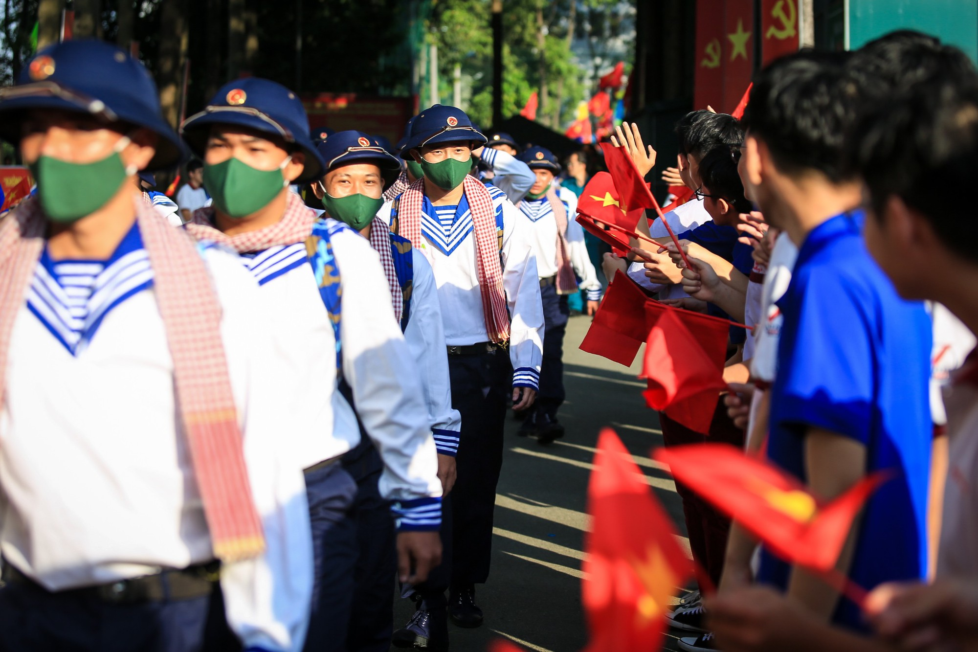 Muôn vàng cảm xúc ngày hàng ngàn tân binh TP.HCM lên đường nhập ngũ - Ảnh 1.