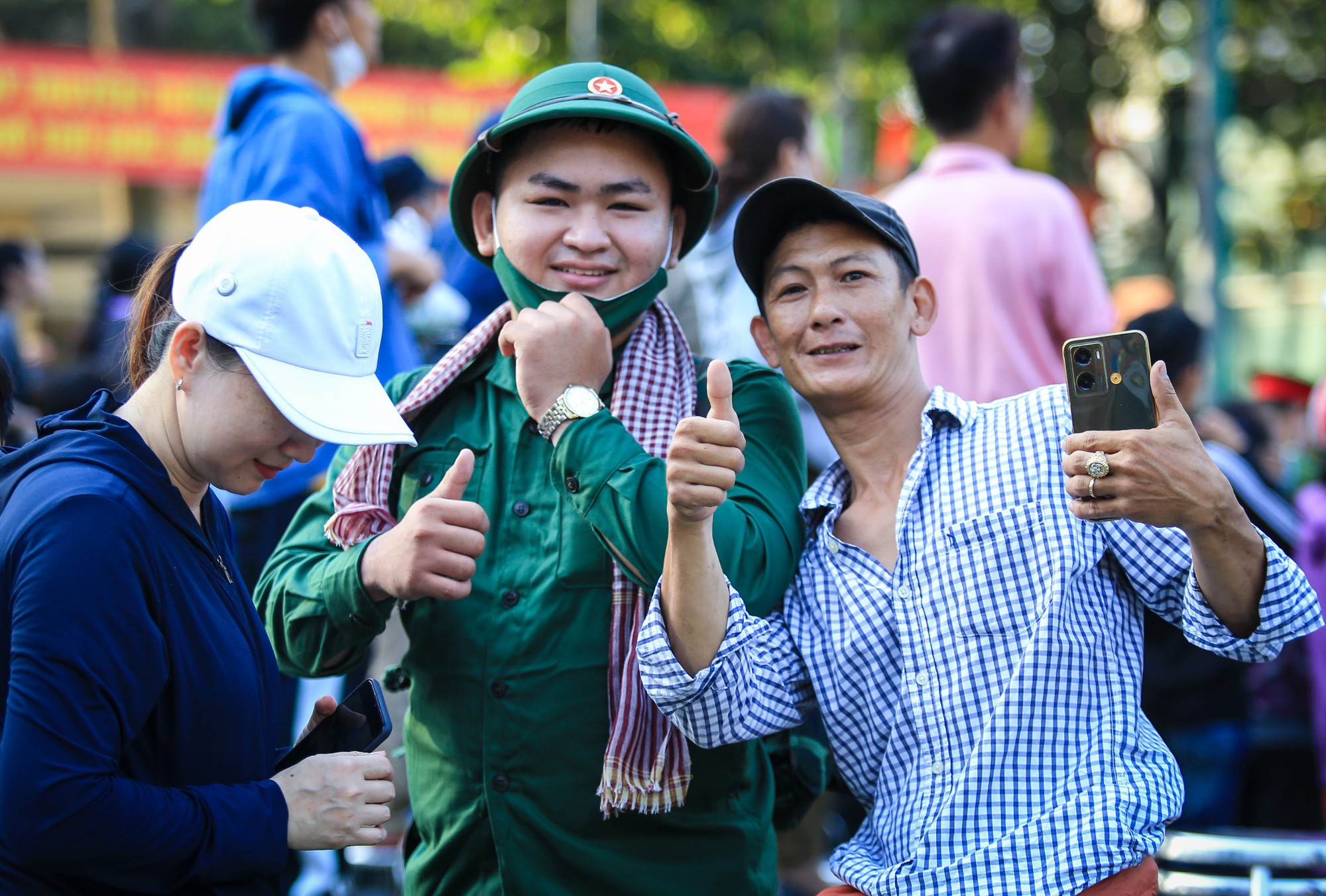 Muôn vàng cảm xúc ngày hàng ngàn tân binh TP.HCM lên đường nhập ngũ - Ảnh 7.