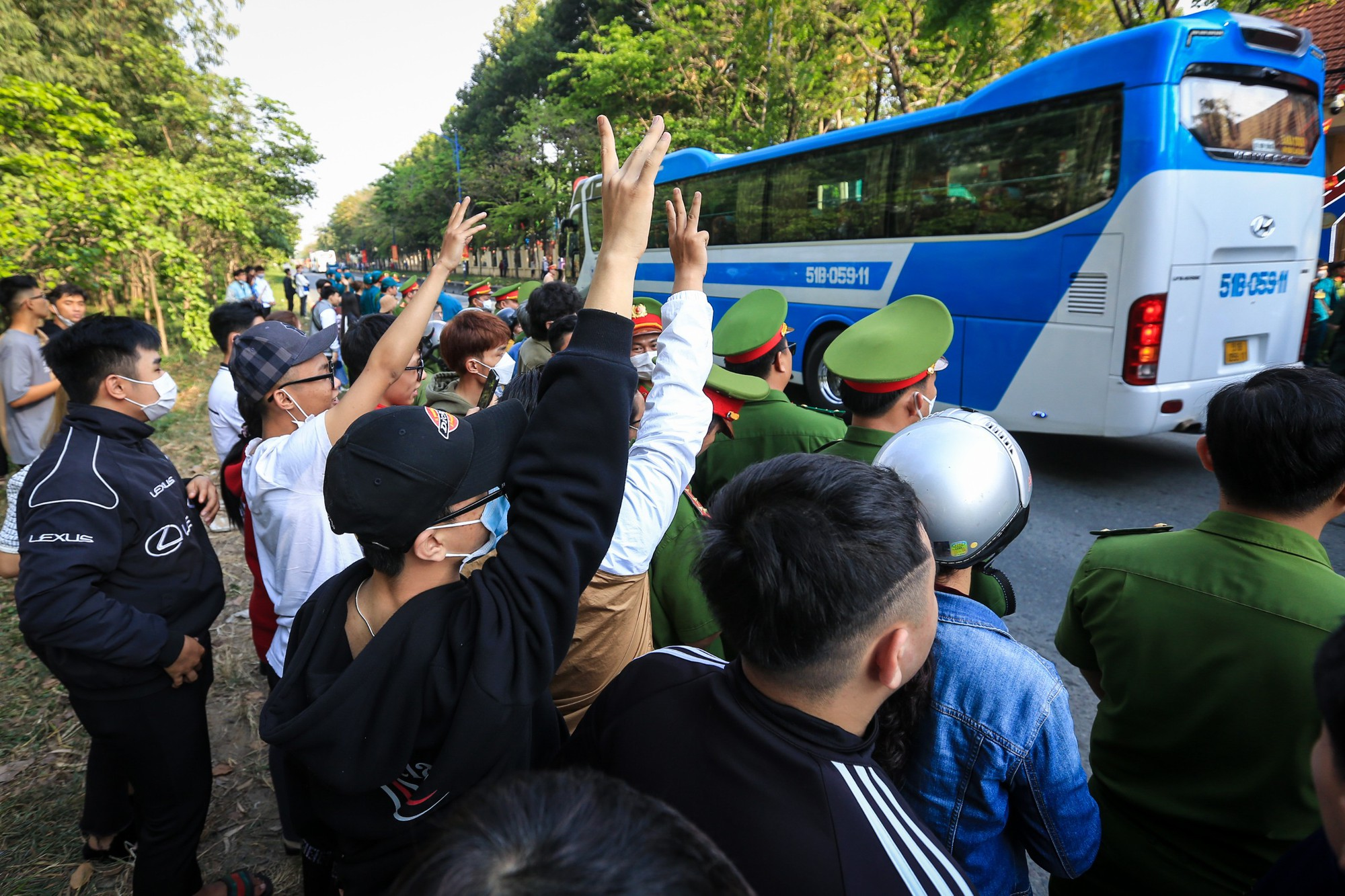 Muôn vàng cảm xúc ngày hàng ngàn tân binh TP.HCM lên đường nhập ngũ - Ảnh 13.