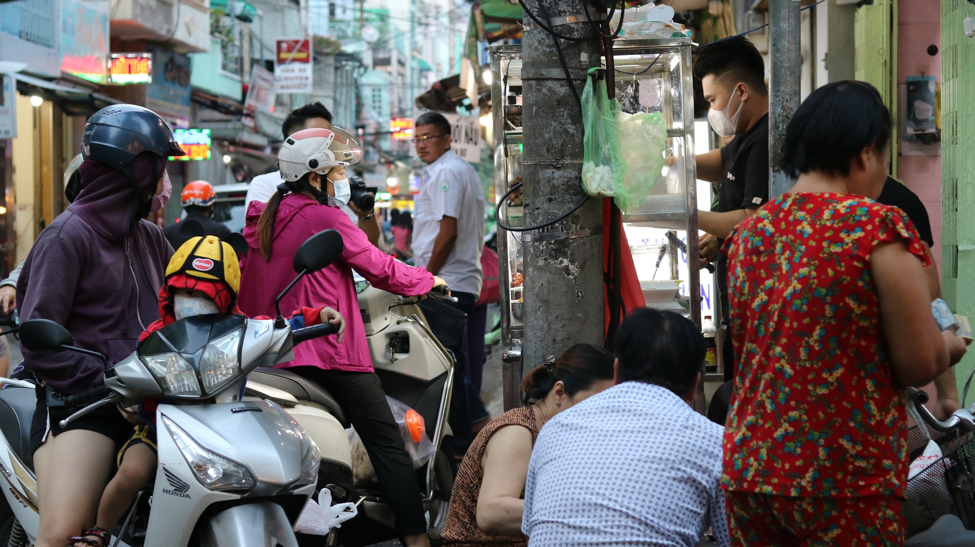 Quán cơm tấm luôn trong tình trjang đông khách vào buổi chiều