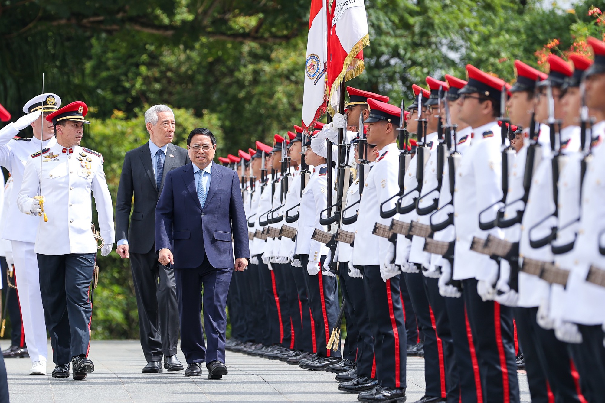 Lễ đón chính thức Thủ tướng Phạm Minh Chính tại Singapore - Ảnh 4.