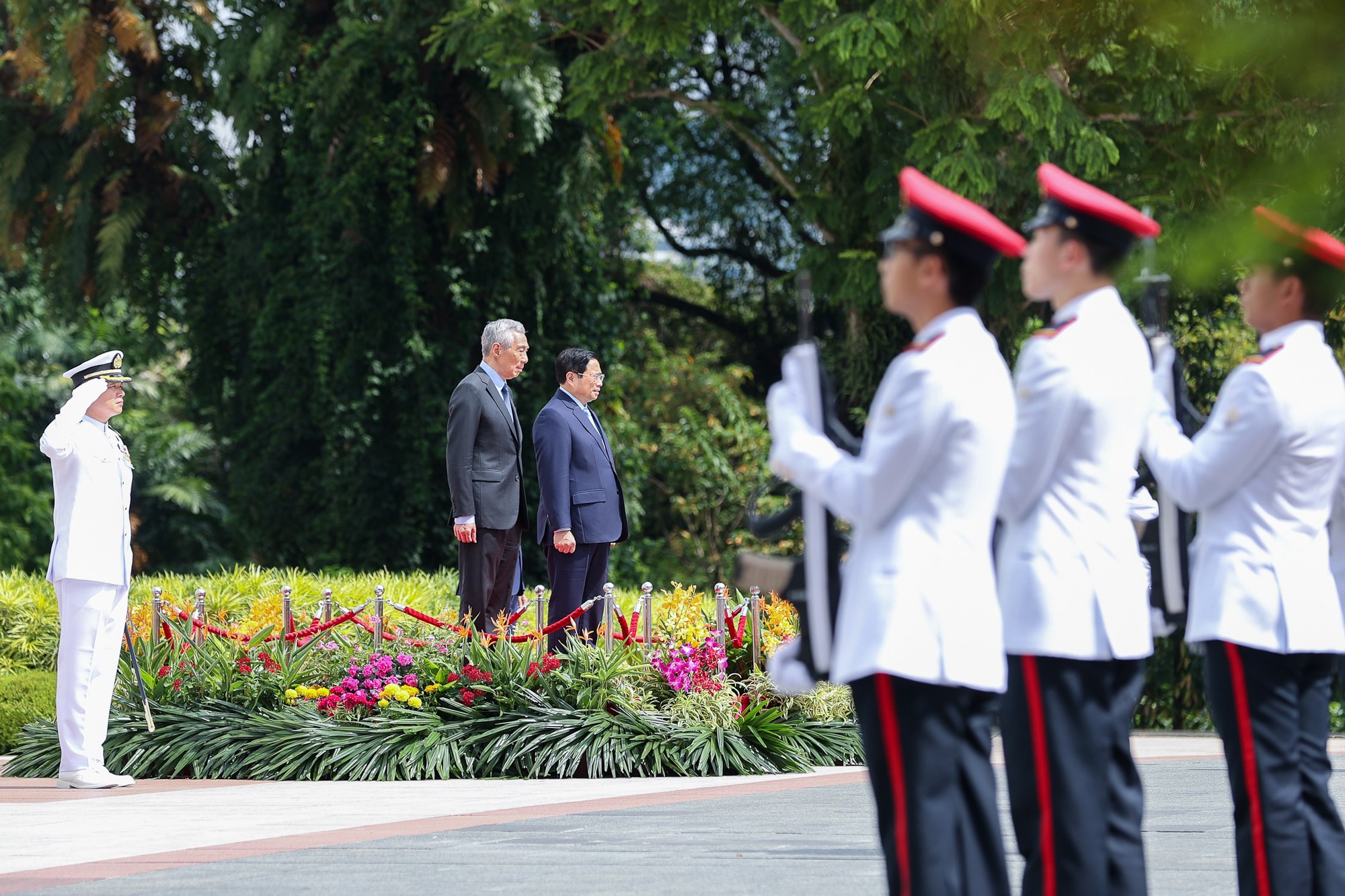 Lễ đón chính thức Thủ tướng Phạm Minh Chính tại Singapore - Ảnh 3.