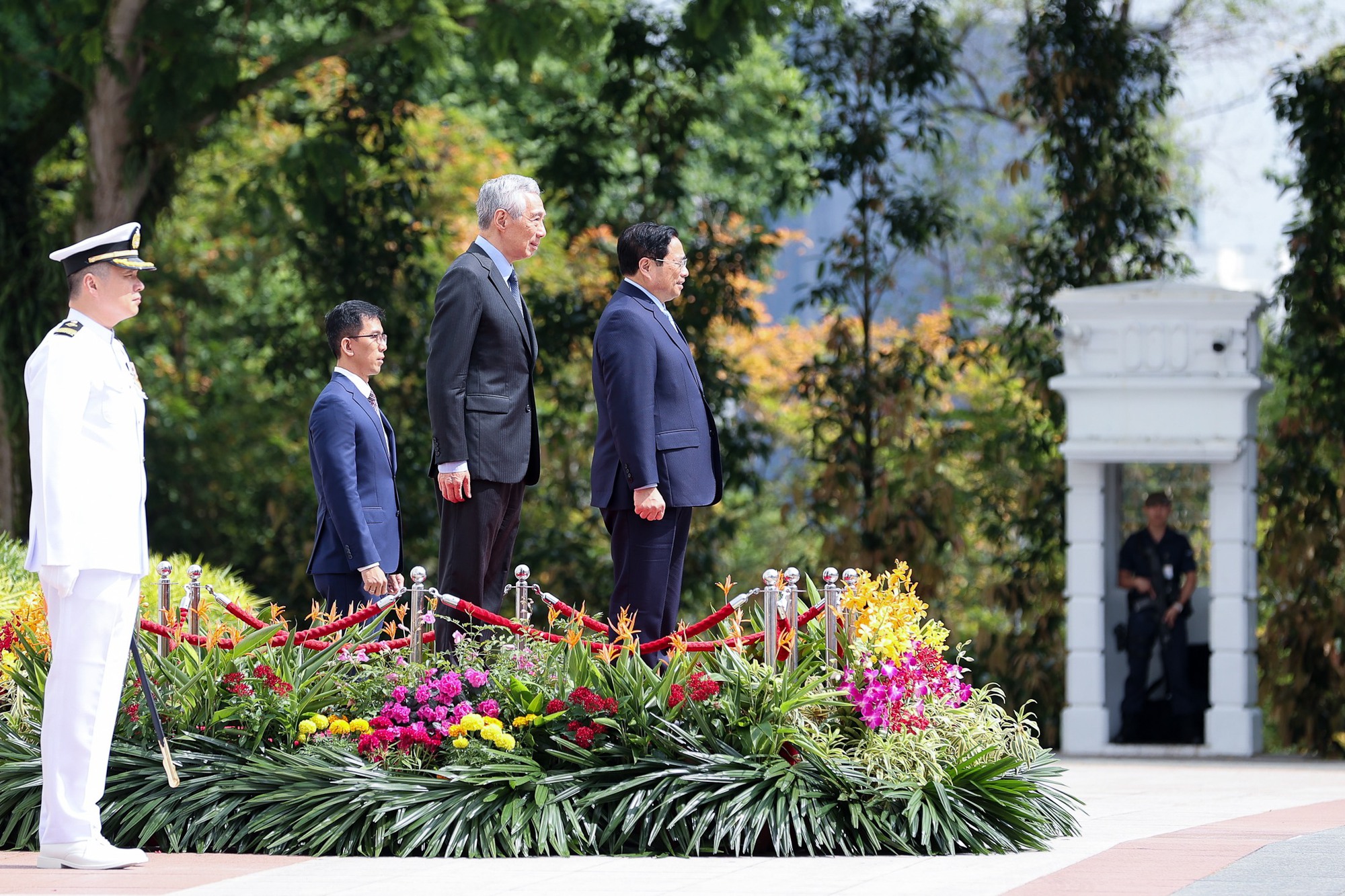 Lễ đón chính thức Thủ tướng Phạm Minh Chính tại Singapore - Ảnh 1.