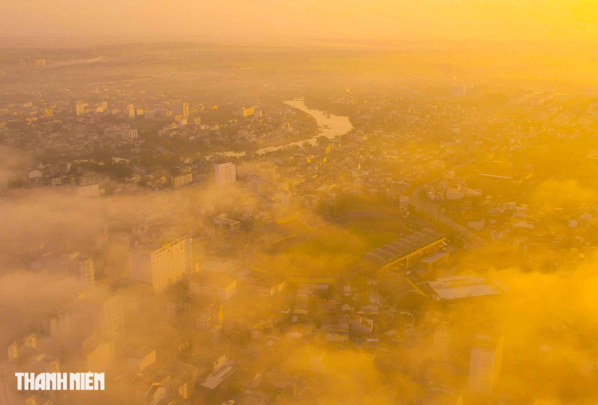 Mây phủ kính thành phố vào thời điểm bình minh mang đến một góc nhìn thú vị về Huế