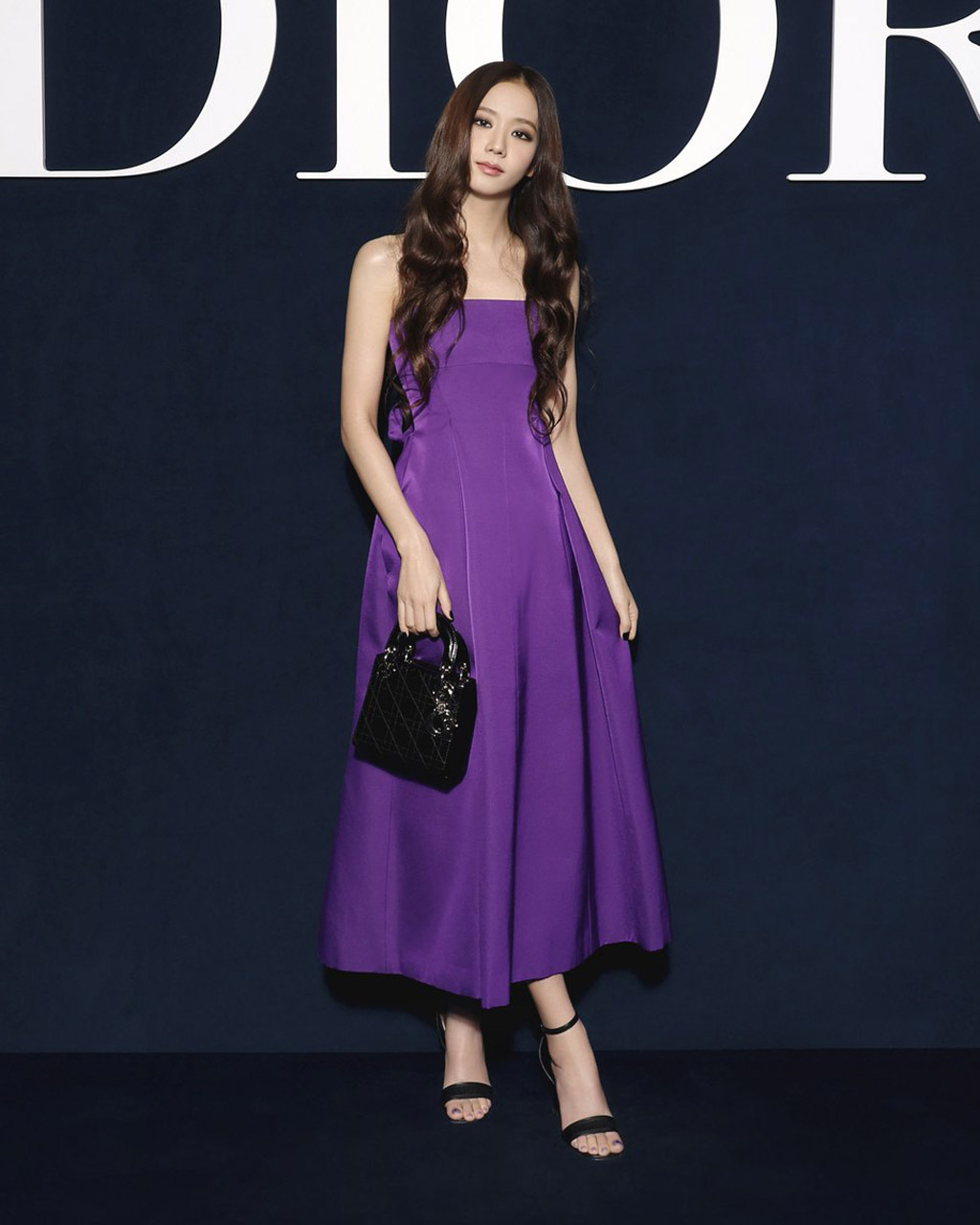 BLACKPINKs Jisoo Attended the Dior SS22 Show at Paris Fashion Week  Teen  Vogue