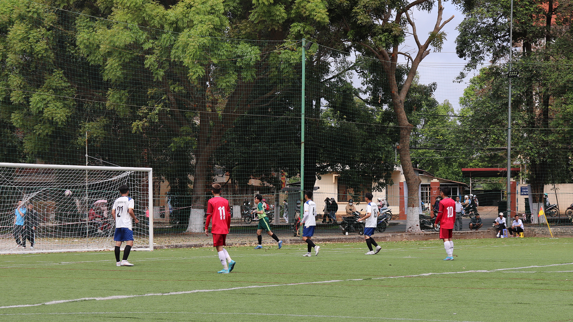 Cầu thủ ghi hat-trick đến từ Nha Trang: rèn thể lực trên biển mỗi ngày - Ảnh 1.