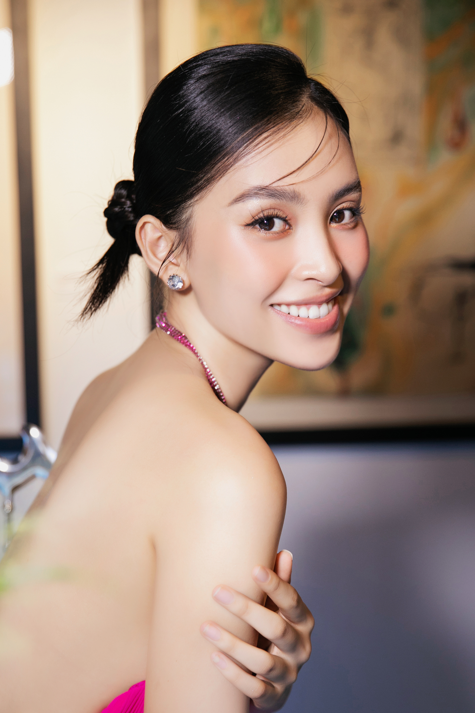 Tiểu Vy gợi cảm với váy hở lưng, xác nhận làm giám khảo Miss World Vietnam 2023  - Ảnh 2.