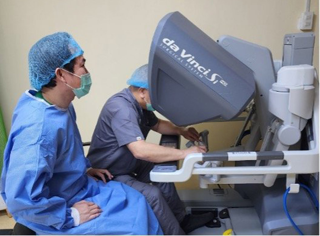 Bệnh viện Bình Dân chuyển giao phẫu thuật robot tại Philippines - Ảnh 1.