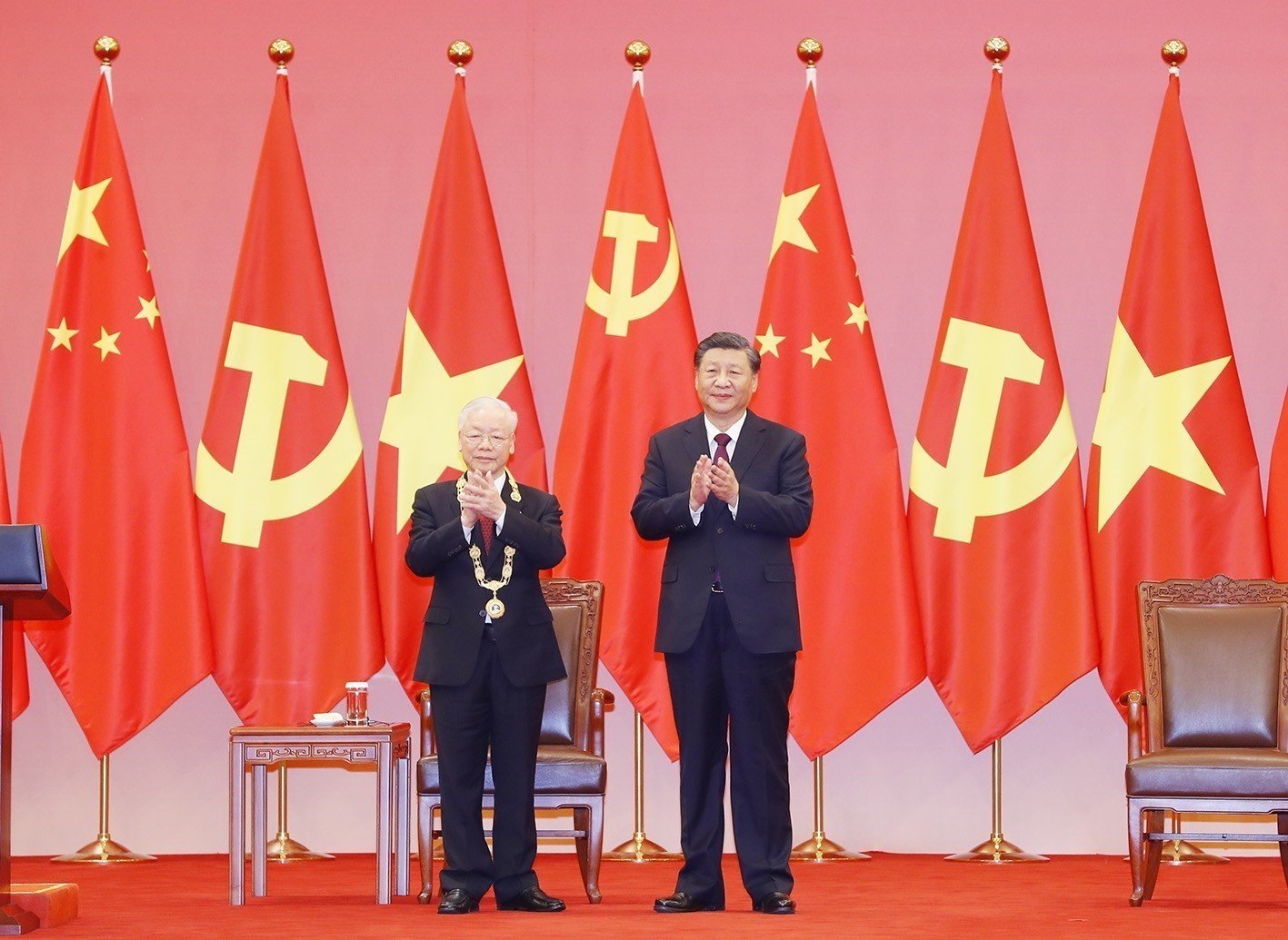 俄罗斯驻华大使为中国前财长楼继伟授予友谊勋章 - 2018年12月11日, 俄罗斯卫星通讯社