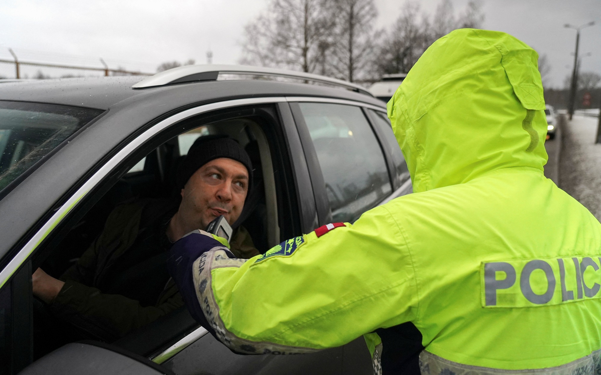 Latvia tặng xe bắt của tài xế say rượu cho Ukraine - Ảnh 1.
