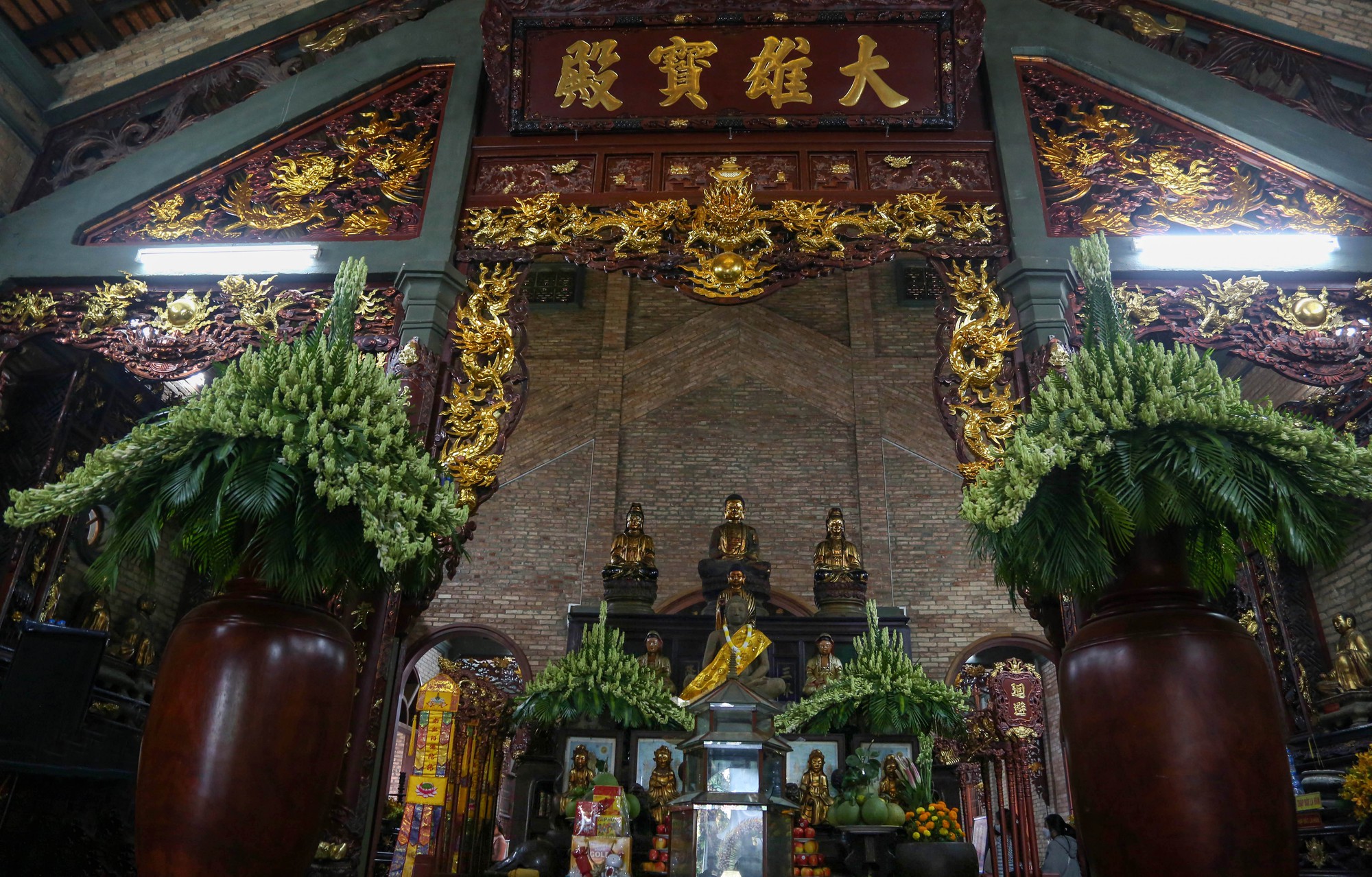 Đi lễ Phật ở ngôi chùa trăm năm tuổi ở Tây Ninh - Ảnh 5.