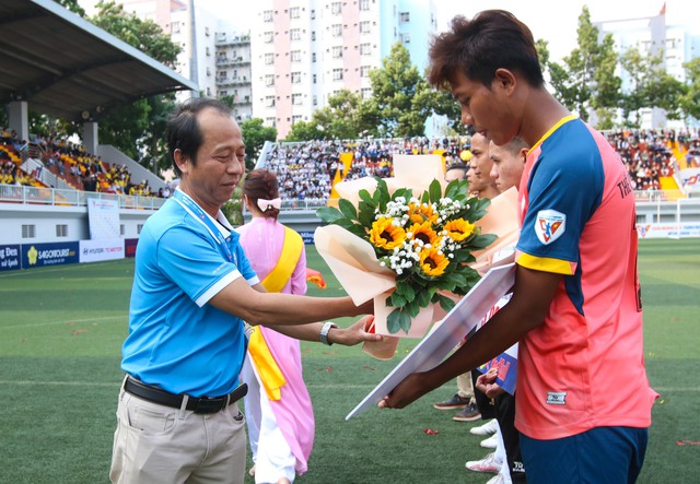Cựu ngôi sao đội tuyển Việt Nam làm 'nóng' giải bóng đá Thanh Niên Sinh viên - Ảnh 6.