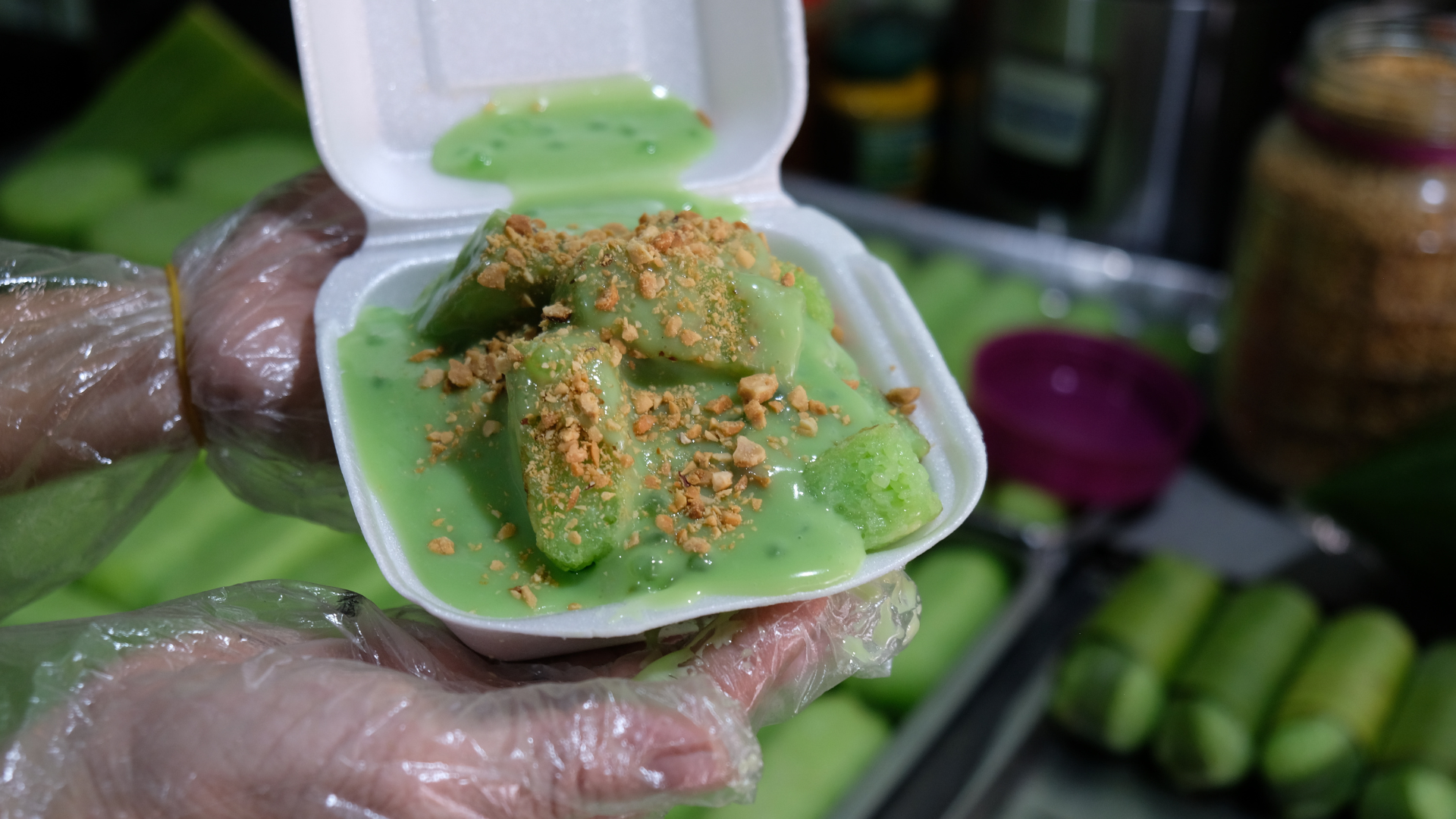 Bánh nếp nướng ăn kèm cốt dừa lá dứa xanh nõn siêu ngon tại Chợ Lớn- Ảnh 4.