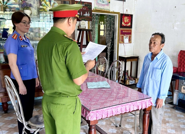 Bạc Liêu: Khởi tố vợ chồng làm giả giấy tờ đất chiếm đoạt tài sản - Ảnh 1.