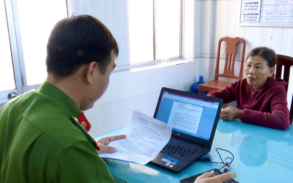 Bạc Liêu: Khởi tố vợ chồng làm giả giấy tờ đất chiếm đoạt tài sản - Ảnh 2.