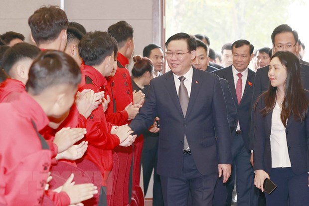 Chủ tịch Quốc hội Vương Đình Huệ thăm Trung tâm đào tạo bóng đá trẻ PVF - Ảnh 3.