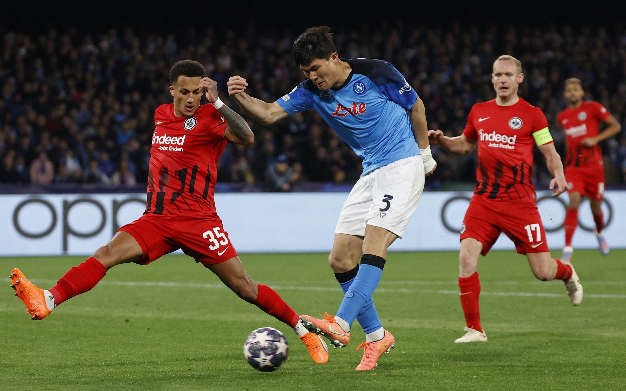 Napoli giúp Serie A tái lập kỷ lục sau 17 năm tại Champions League - Ảnh 1. Napoli giúp Serie A tái lập kỷ lục sau 17 năm tại Champions League - Ảnh 1.