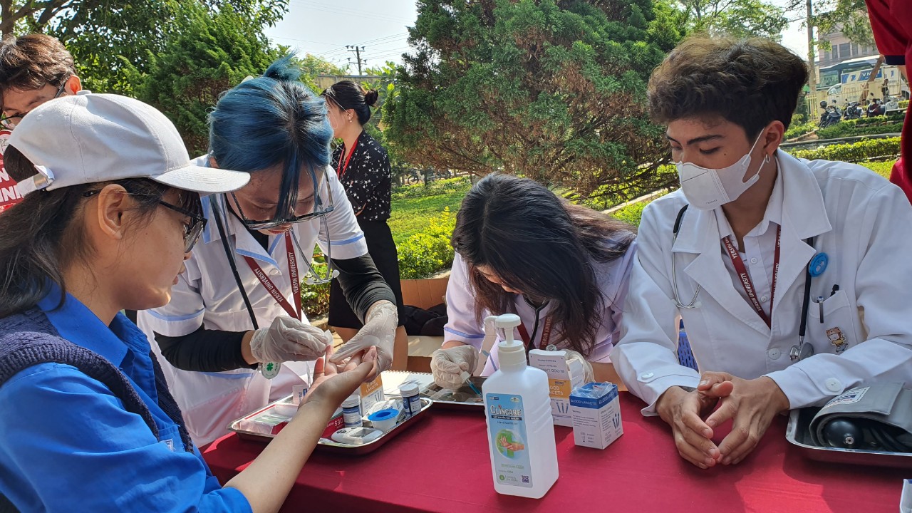Sợ máu học điều dưỡng, say xe học du lịch và cái kết bất ngờ - Ảnh 3. Sợ máu học điều dưỡng, say xe học du lịch và cái kết bất ngờ - Ảnh 3.