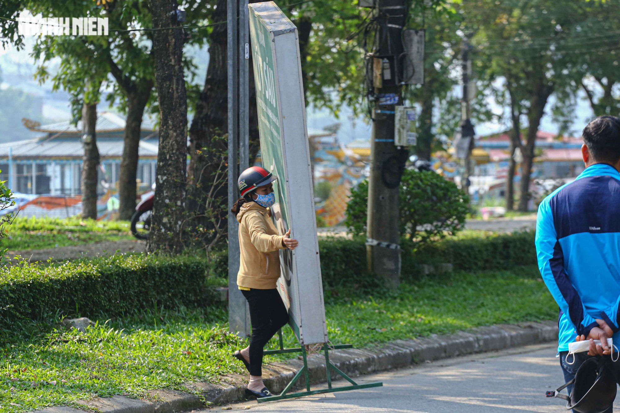 Thừa Thiên-Huế: Thu hồi mặt bằng các hàng quán lấn chiếm công viên Trịnh Công Sơn - Ảnh 2.