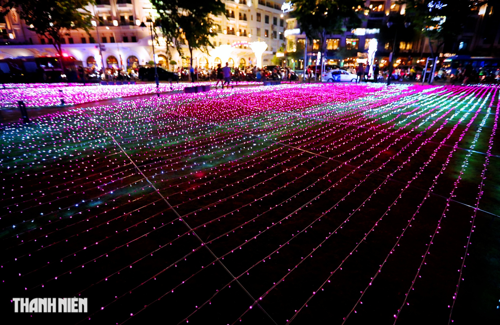 Bến Bạch Đằng huyền ảo khác lạ bởi 500.000 đèn LED - Ảnh 1.