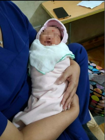 Thái Bình: Một trẻ sơ sinh 7 ngày tuổi bị bỏ rơi tại cổng nhà tình thương - Ảnh 1.