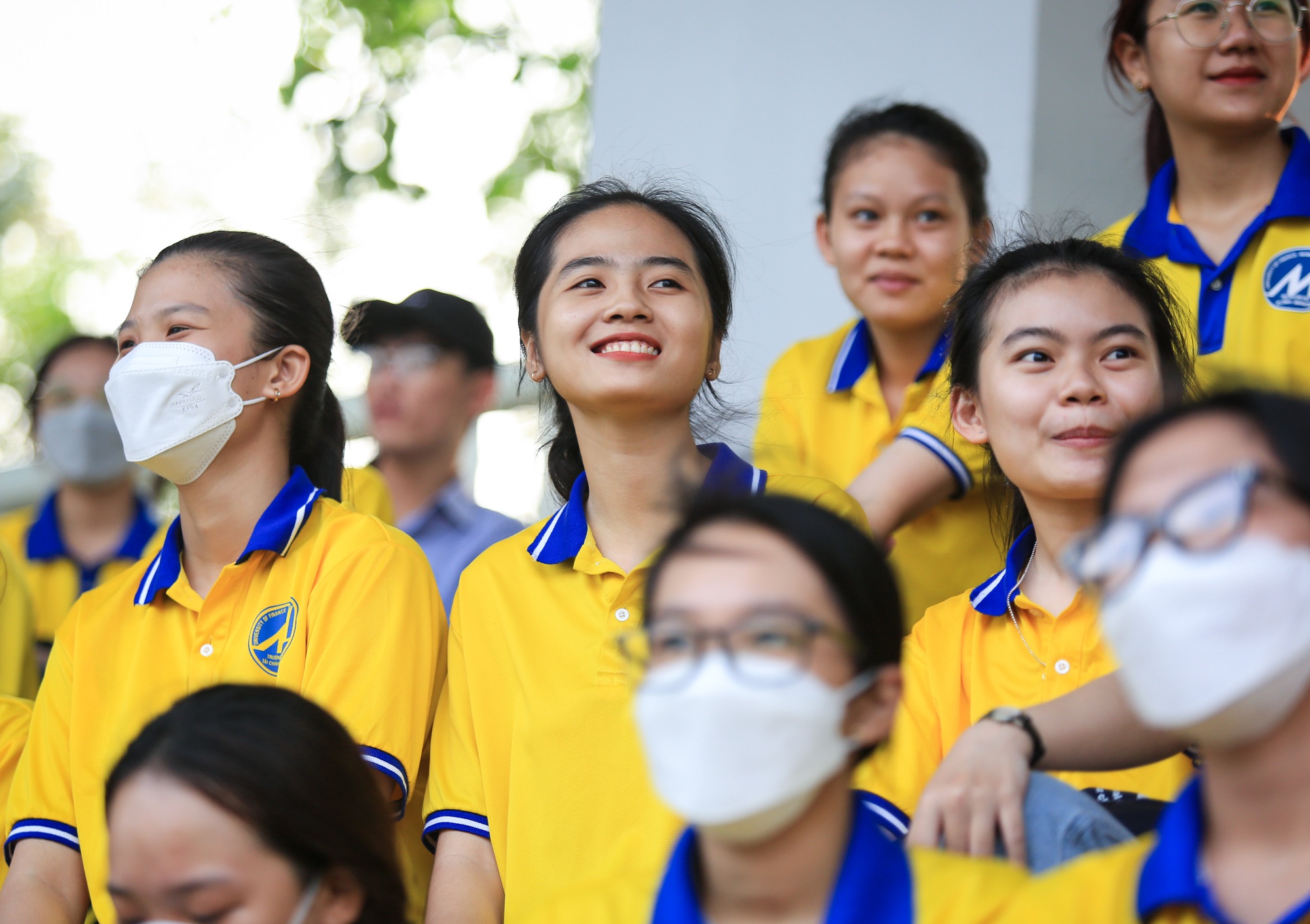 Nữ CĐV sinh viên duyên dáng trên các khán đài giải Thanh Niên Sinh viên Việt Nam - Ảnh 4.