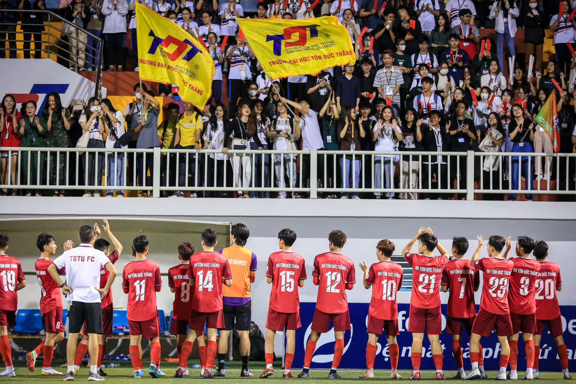 ĐH Tôn Đức Thắng 2-1 ĐH Văn Lang: ‘Gà son’ Hoàng Nam lập cú đúp - Ảnh 3.