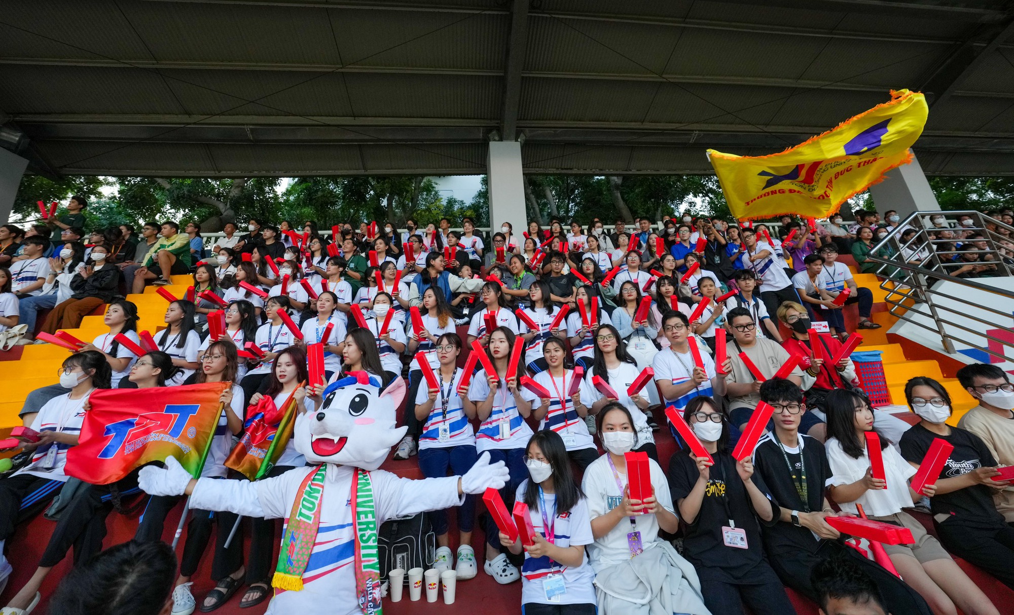 7.000 CĐV 'bùng cháy', kỷ lục mới của giải bóng đá Thanh Niên Sinh viên Việt Nam - Ảnh 4.