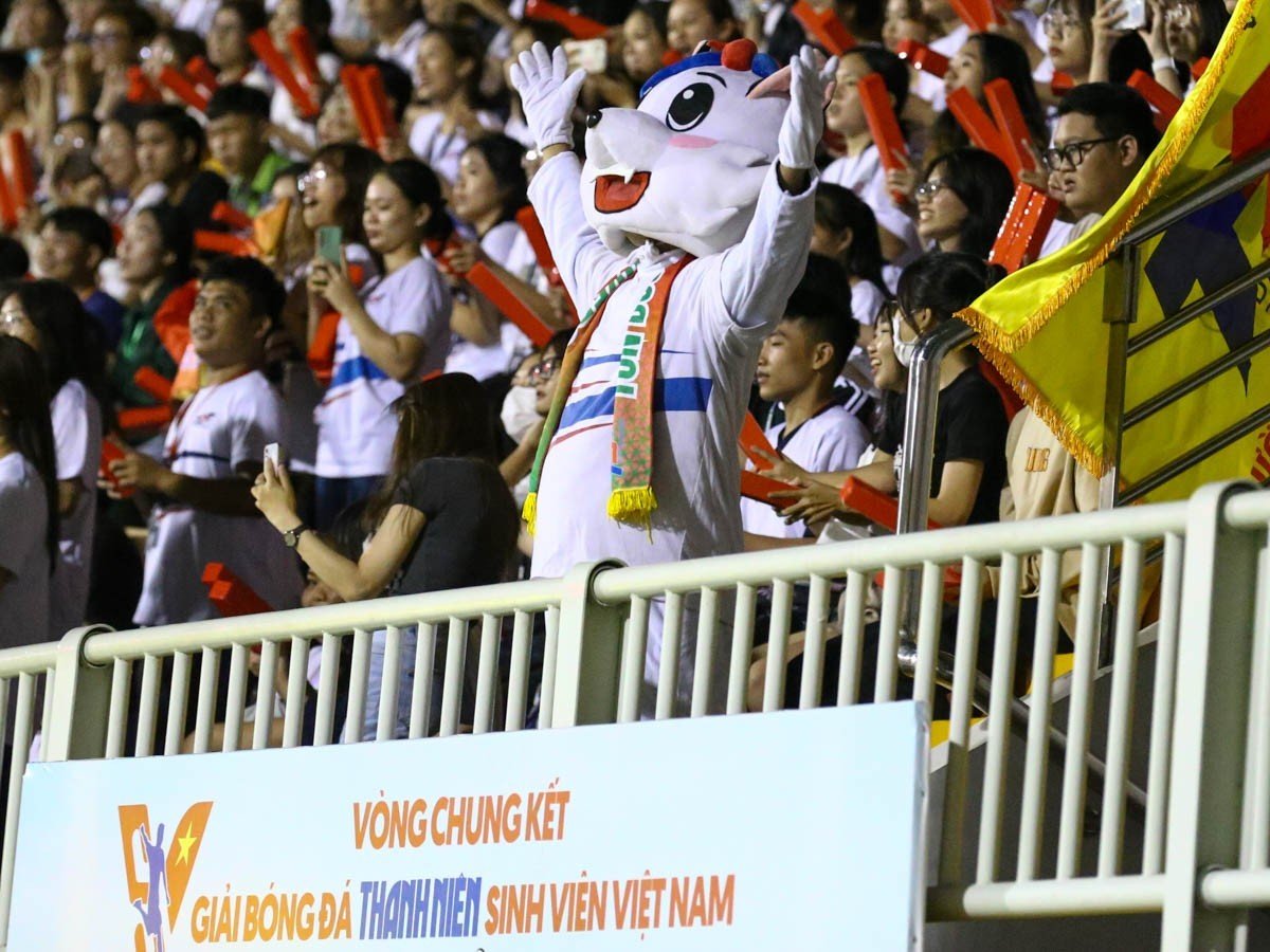 7.000 CĐV 'bùng cháy', kỷ lục mới của giải bóng đá Thanh Niên Sinh viên Việt Nam - Ảnh 13.