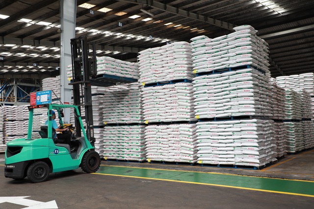 Giá tôm cao mất sức cạnh tranh, VASEP kiến nghị giảm thuế nhập khẩu khô đậu tương - Ảnh 1.
