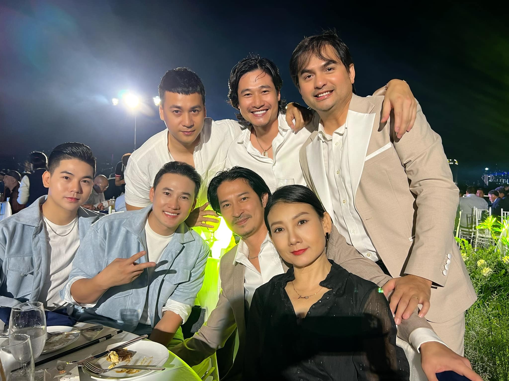 Hồng Vân, Lê Phương dự đám cưới của đạo diễn phim 'Gia đình hòa thuận' - Ảnh 5.