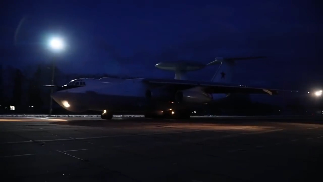 Belarus công bố video chứng minh máy bay A-50 của Nga còn nguyên vẹn - Ảnh 1.