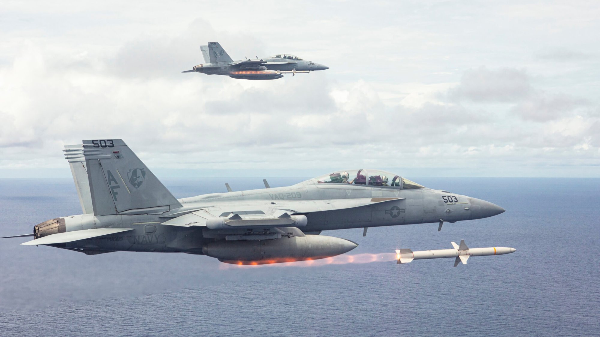 Máy bay EA-18G của Mỹ phóng tên lửa trong cuộc tập trận ở Guam