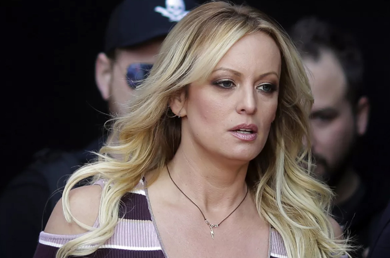 Ngôi sao phim sex Stormy Daniels tự nhận cựu Tổng thống Donald Trump dùng  tiền bịt miệng cô là ai?