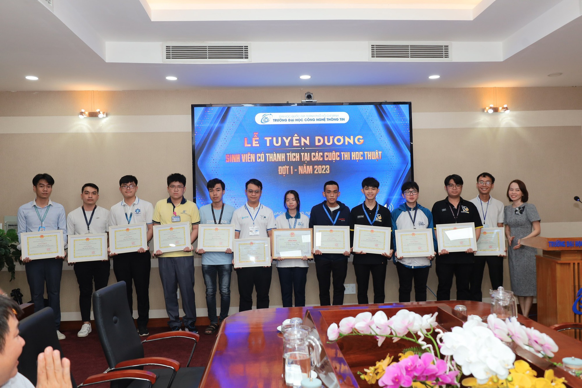 UIT vinh danh sinh viên đạt thành tích xuất sắc các cuộc thi quốc gia, quốc tế - Ảnh 1.