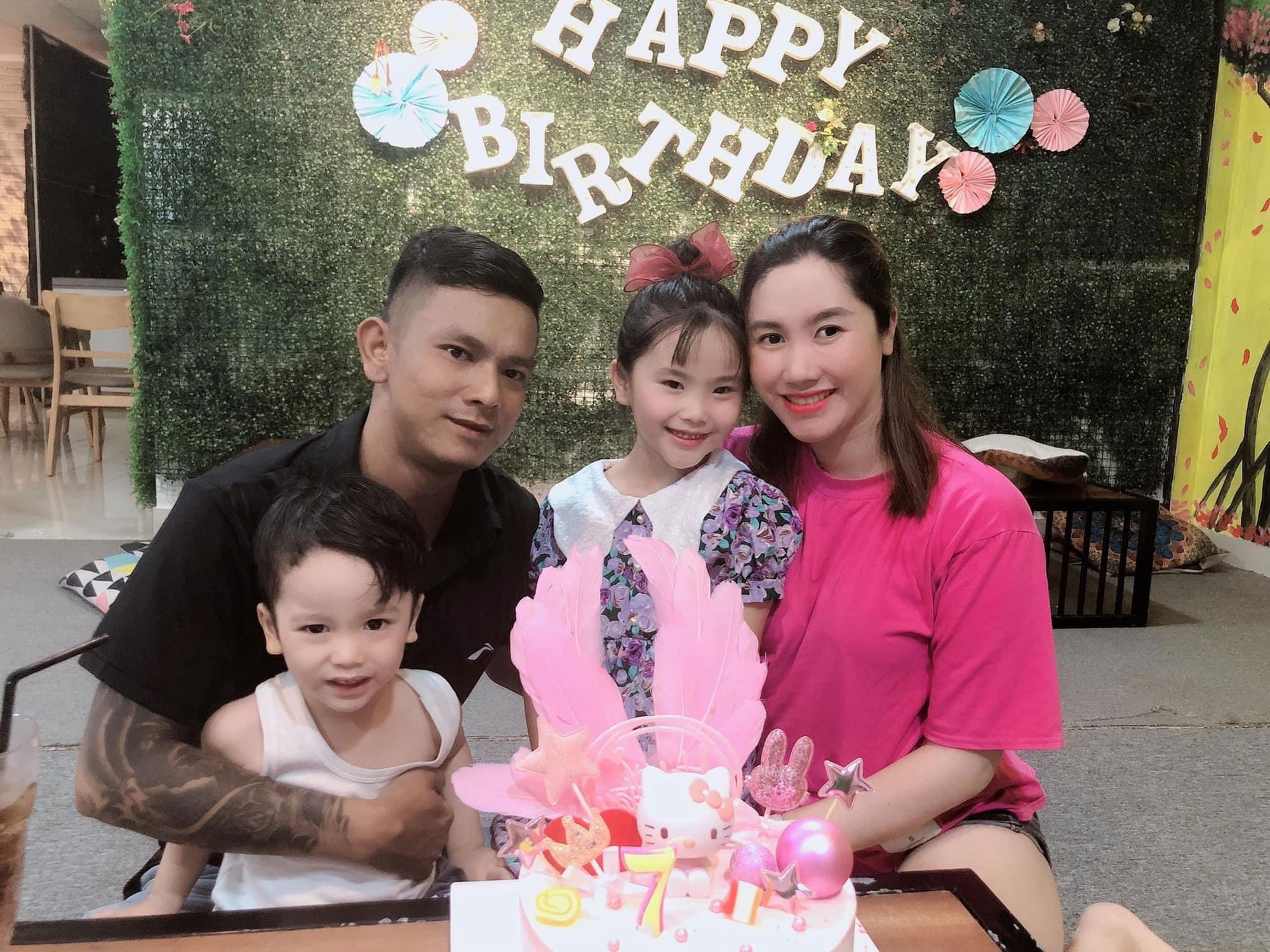 'Con sẽ thay ba chăm sóc em' - Ảnh 1. 'Con sẽ thay ba chăm sóc em' - Ảnh 1.