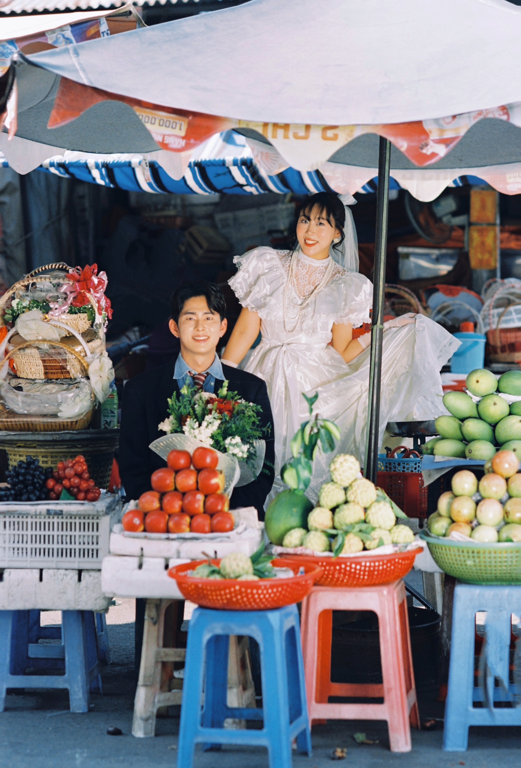 Điều bất ngờ sau bộ ảnh cưới của cặp đôi nổi tiếng Hàn Quốc chụp ở TP.HCM - Ảnh 3.