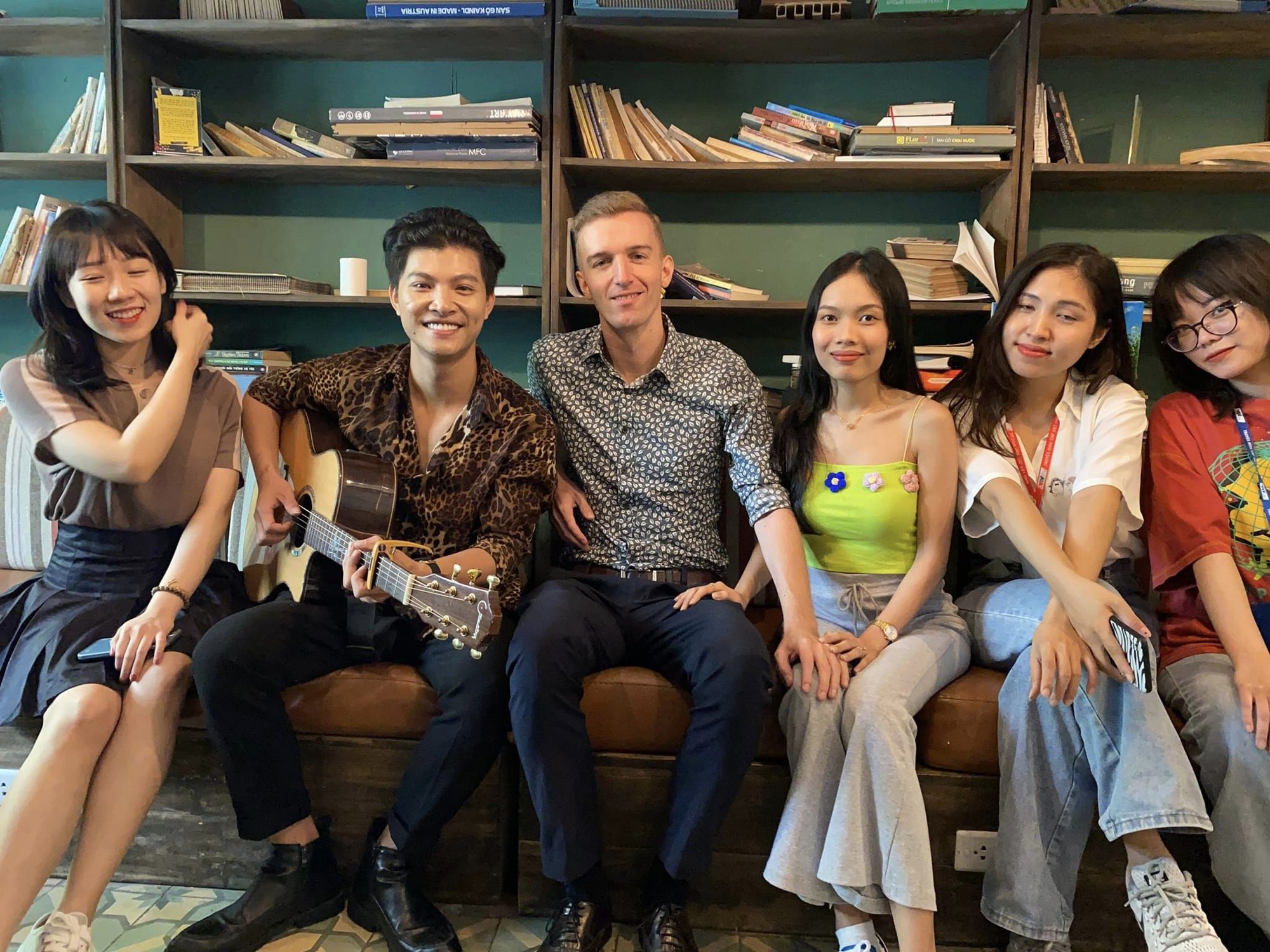 Chàng trai Thụy Sĩ phát hành bài hát tiếng Việt nhận được ‘mưa tim' - Ảnh 3.