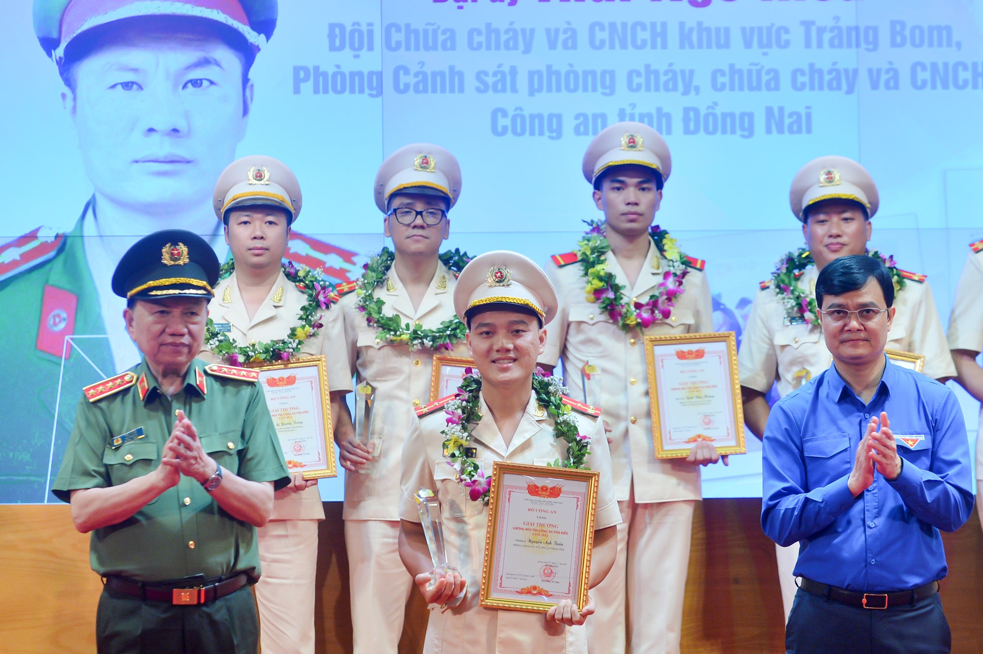 Anh Bùi Quang Huy: 'Ưu tiên thanh niên hoàn thành nghĩa vụ phát triển kinh tế' - Ảnh 6.