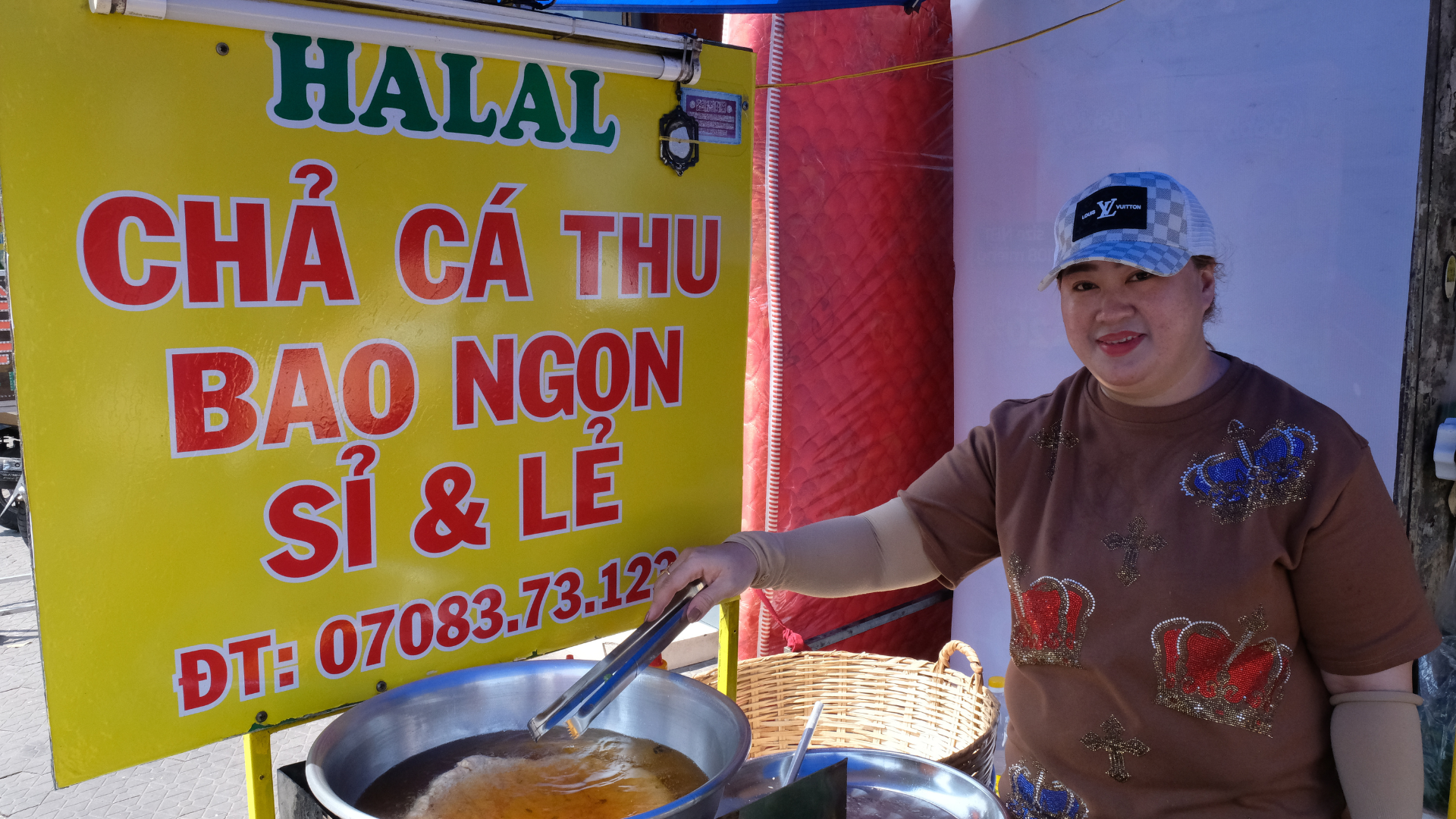 Bánh mì chả cá thu Halal siêu ngon của người đạo Hồi nức tiếng quận 8- Ảnh 1.