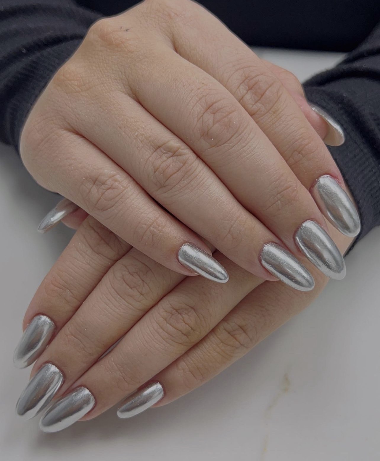 15 kiểu sơn móng tay màu bạc ánh kim hot nhất hiện nay - Top10tphcm