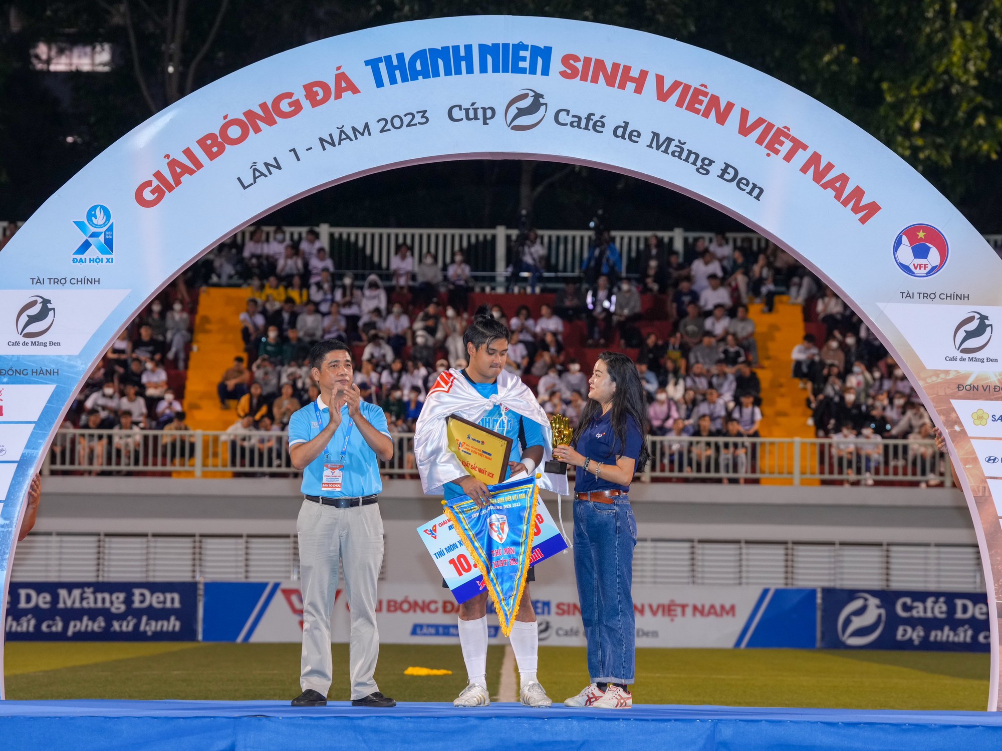 Những hình ảnh trong buổi trao thưởng giải bóng đá Thanh Niên Sinh viên Việt Nam - Ảnh 8.