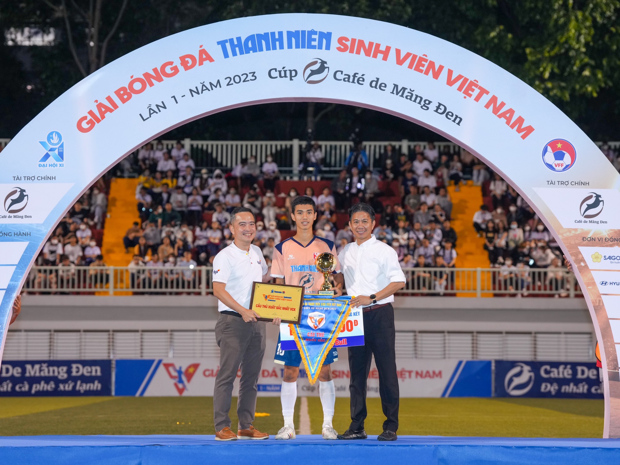 Những hình ảnh trong buổi trao thưởng giải bóng đá Thanh Niên Sinh viên Việt Nam - Ảnh 6.