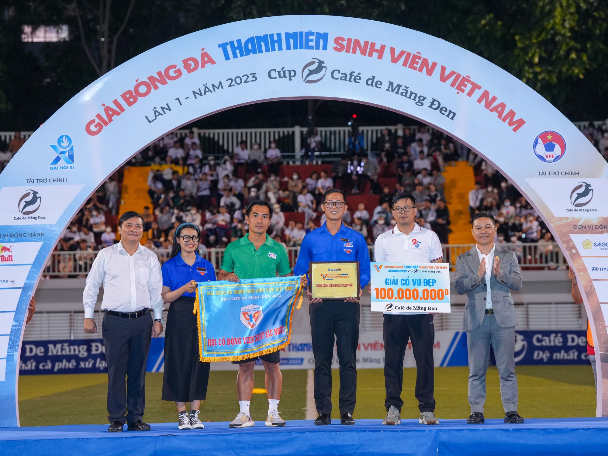 Những hình ảnh trong buổi trao thưởng giải bóng đá Thanh Niên Sinh viên Việt Nam - Ảnh 10.