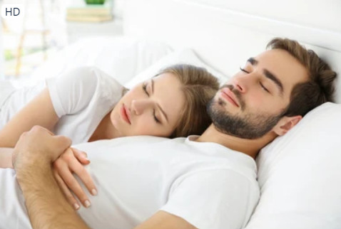 Theo bạn điều gì thích nhất và khó chịu nhất cho vợ chồng khi ngủ chung? - Ảnh 1.